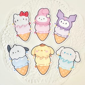 Könnte beinhalten: Sechs bunte Eiswaffel-Aufkleber mit beliebten Comicfiguren. Jeder Aufkleber zeigt eine andere Figur mit einer einzigartigen Eissorte und Streuseln. Die Aufkleber sind perfekt, um Laptops, Wasserflaschen oder Tagebüchern einen Hauch von Verspieltheit zu verleihen.