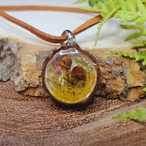 Natural Lucky Acorn Real Mushroom And Moss Pendant Resin Art Woodland Fae Fairy Necklace Terrarium Jewelry Handmade Unique Nature Lover Gift