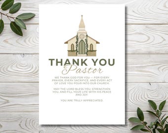 Op de afbeelding: Een witte kaart met een kerkillustratie en de tekst "THANK YOU Pastor". De kerk is beige met een groene klimplant en een torenspits. De kaart bevat een boodschap van dankbaarheid aan een dominee.