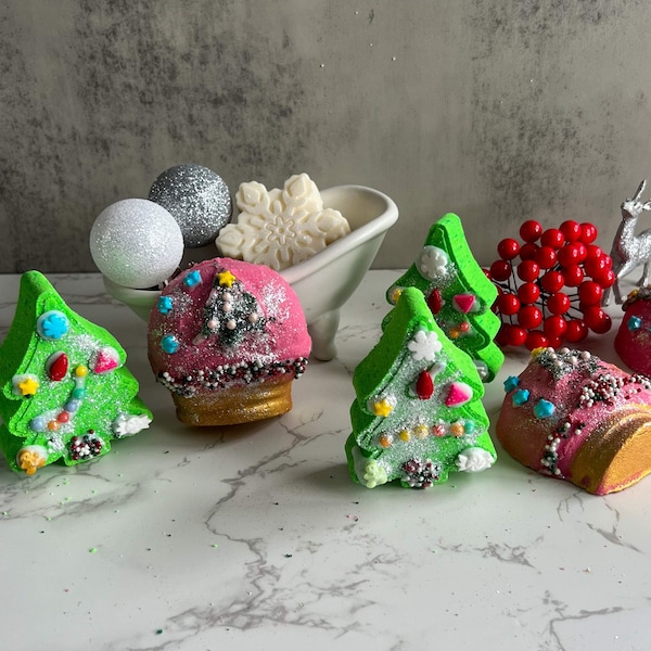 NATURAL Bath Bombs | Bath Bomb Christmas Tree Ornament | Christmas Stockings Bath Bomb | Cute Festive Christmas Tree and Ornament Bath bombs