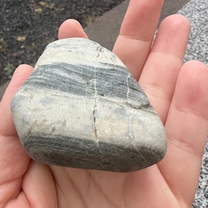 Rare Irish Wishing Stone | 131g | Natural Metamorphic Pocket Stone | Hand-Held Talisman | Good Luck Charm | Earth Magic Gift [389165042454]