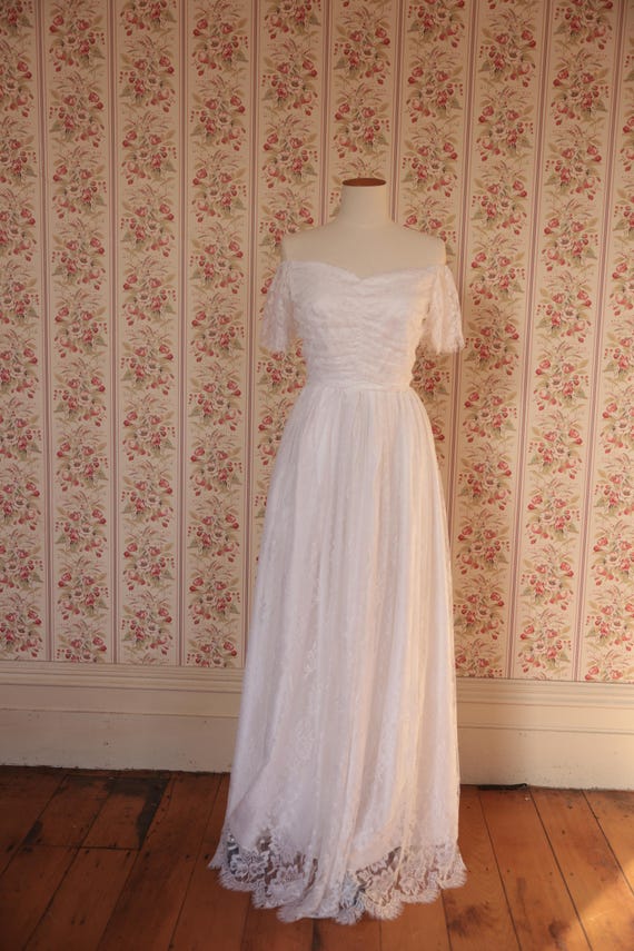 knee length dresses for ladies Chantilly Lace Scallop Bridal Sleeves  Velo Bianco