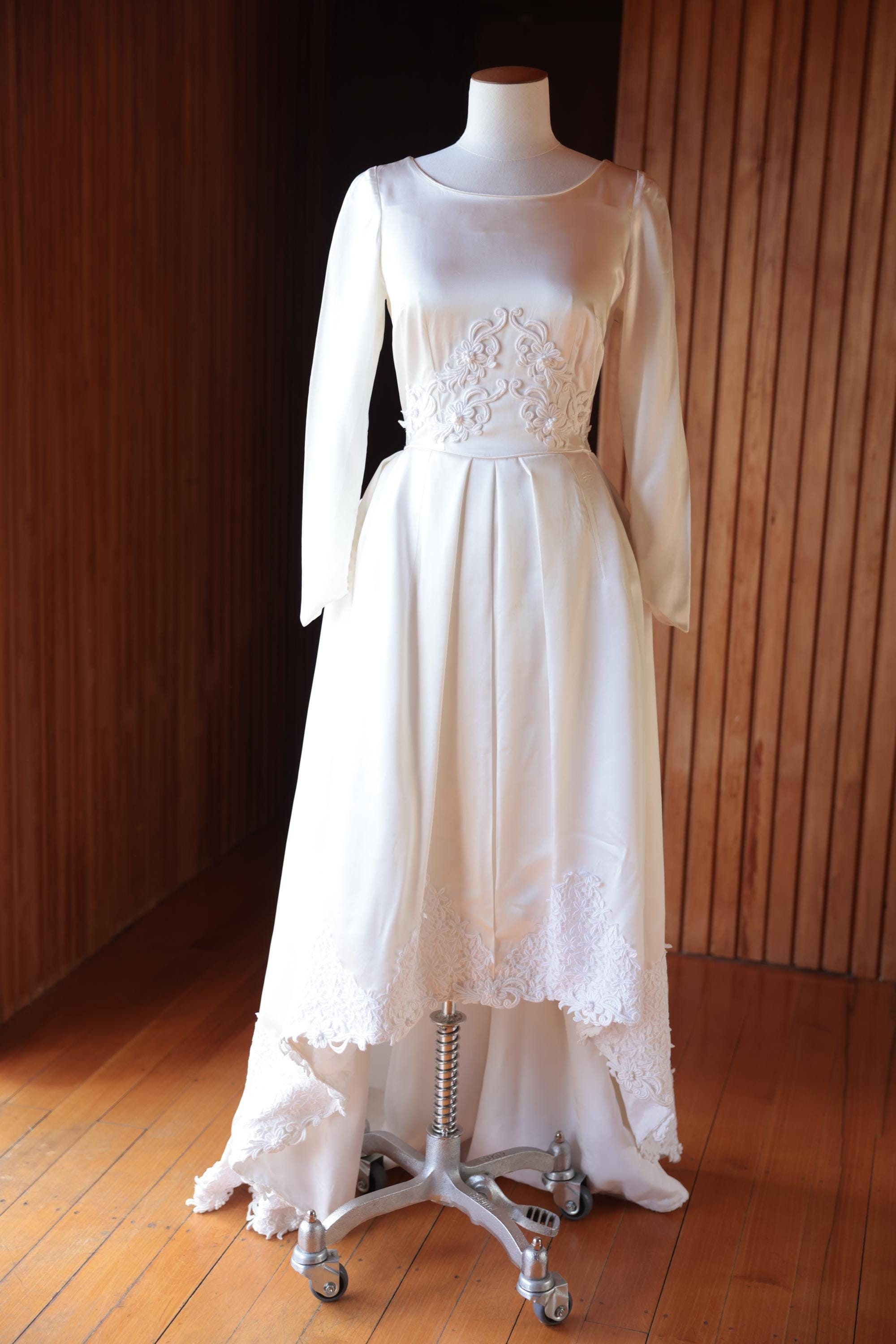 1950年代のシルクサテンハイロードレス - Etsy 日本