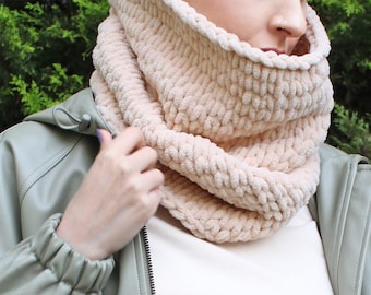 Warm and Cozy Snood, Super Soft Knit Cowl, Beige Bulky Knit Snood, Warm and Cozy Cowl, Chunky Hand Knit Cowl, Cozy Christmas Gift