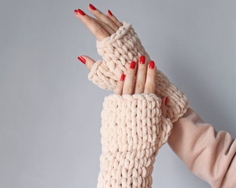 Beige Knitted Gloves, Chunky Knitted Fingerless Mittens, Texting Gloves, Chenille Beige Mittens, Beige Wrist Warmers, Cozy Winter Accessory