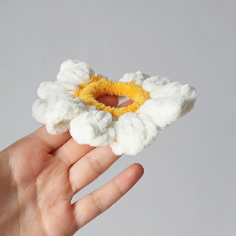 Daisy Hair Accessory, Flower Scrunchie, Daisy Scrunchie, Flower Hair Accessory, Crochet Scrunchie, Daisy Gifts, 80's & 90's Fashion