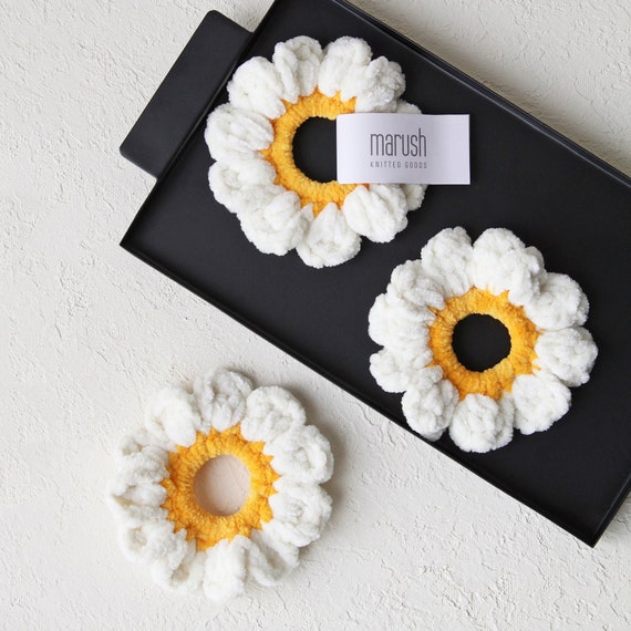 Daisy Hair Accessory, Flower Scrunchie, Daisy Scrunchie, Flower Hair Accessory, Crochet Scrunchie, Daisy Gifts, 80's & 90's Fashion