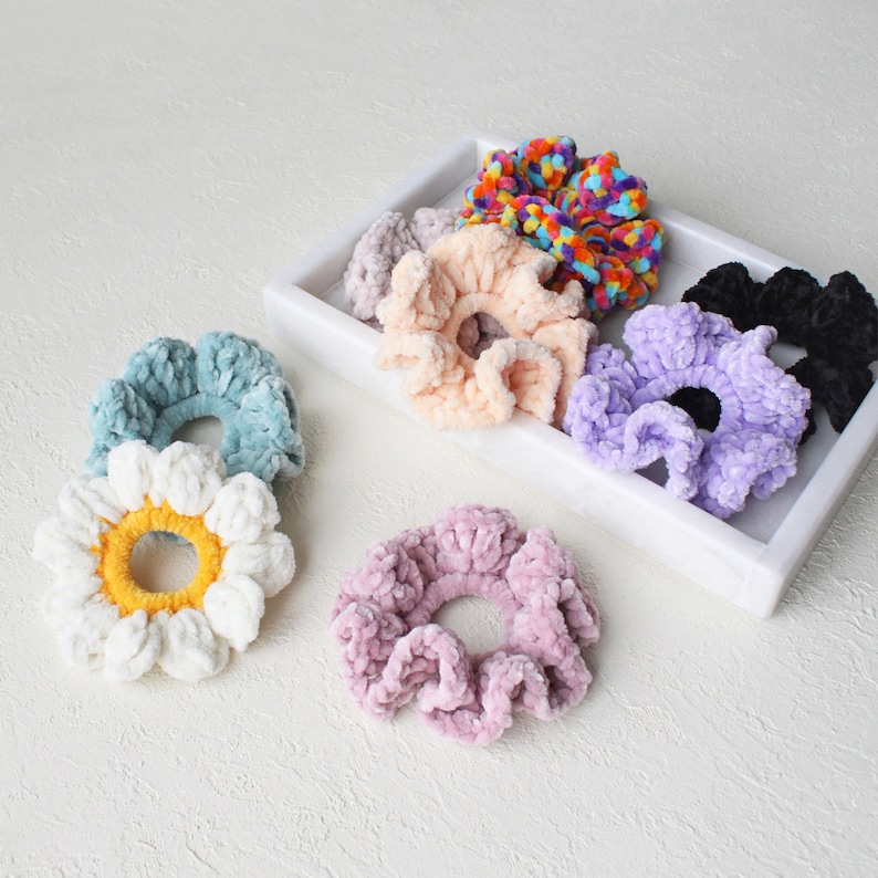 Daisy Hair Accessory, Flower Scrunchie, Daisy Scrunchie, Flower Hair Accessory, Crochet Scrunchie, Daisy Gifts, 80's & 90's Fashion