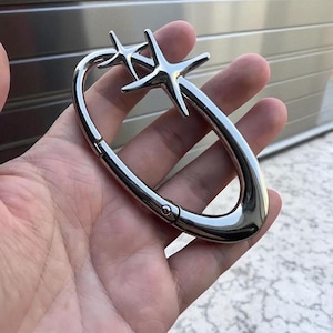 Y2K Chrome Starlight Carabiner Clip – Retro 2000s Keychain, Rave & Festival Accessory, Glossy Fashion Clip for Keys, Bags, Backpacks