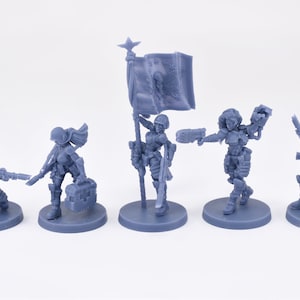 Comando Pinup Corp Guardbabe (5 modelos) da Across The Realms. Escala de 32 mm feita sob encomenda para impressão 3D.