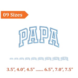 以下が含まれることがあります： 大学フォントで「PAPA」という言葉の薄い青色の刺繍デザイン。画像には「09サイズ」というテキストと、8.89cmから19.05cmまでのサイズオプションも含まれています。デザインは白い背景にあります。