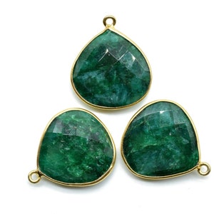 Green Emerald 20mm Heart Shape Charm,Bezel Heart Shape Connector,Dyed Emerald Faceted Heart Shape Connector,Emerald Single Flat Bail links
