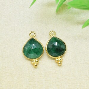 Natural Emerald 10mm Heart Bezel charm,Station Bezel Link Supplies,Emerald Heart Jewelry,Heart Shape Pendant,Gemstone Connector Pendant,Gift