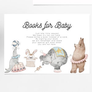Op de afbeelding: Een kaart met een circus thema, met een zeehond die een bal balanceert, een konijn in een hoed, een olifant met een ster en een beer die een tutu draagt. De tekst op de kaart luidt: "Boeken voor Baby. Een klein verzoek. We hopen dat het niet te moeilijk is. Breng een boek in plaats van een kaart mee. Door je boek te signeren, zullen we je speciale cadeau onthouden en delen, zelfs wanneer je er niet bent."