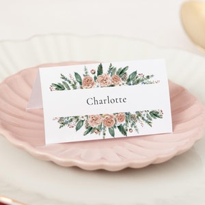 Cartões de nome de lugar de Natal com moldura floral de Natal editável Poinsétia vermelha 3,5x2 | Cartão de assento de buffet | Templett Download instantâneo