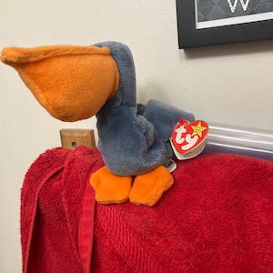 SCOOP THE PELICAN!! Rare 4107!! Beanie Baby