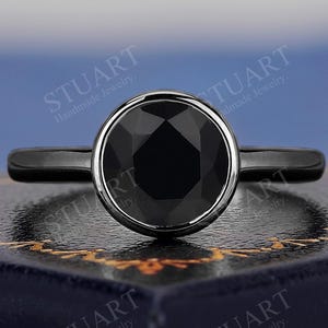 Vintage Round cut Natural Black Onyx Ring Black solid Gold Minimalist Ring For Women Wedding Engagement ring Handmade Solitaire Promise Ring