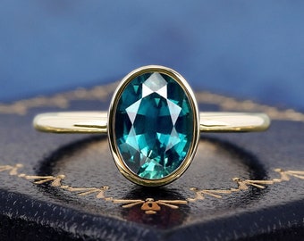 Lab creato Teal Blue Sapphire 14K Anello in oro massiccio per le donne Anello di fidanzamento Anello solitario Anello con pietra preziosa a taglio ovale Anello con zaffiro fatto a mano