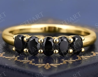 Oval cut Natural Black Onyx ring 18K yellow Gold wedding band minimalist gemstone band anniversary ring gifts for her