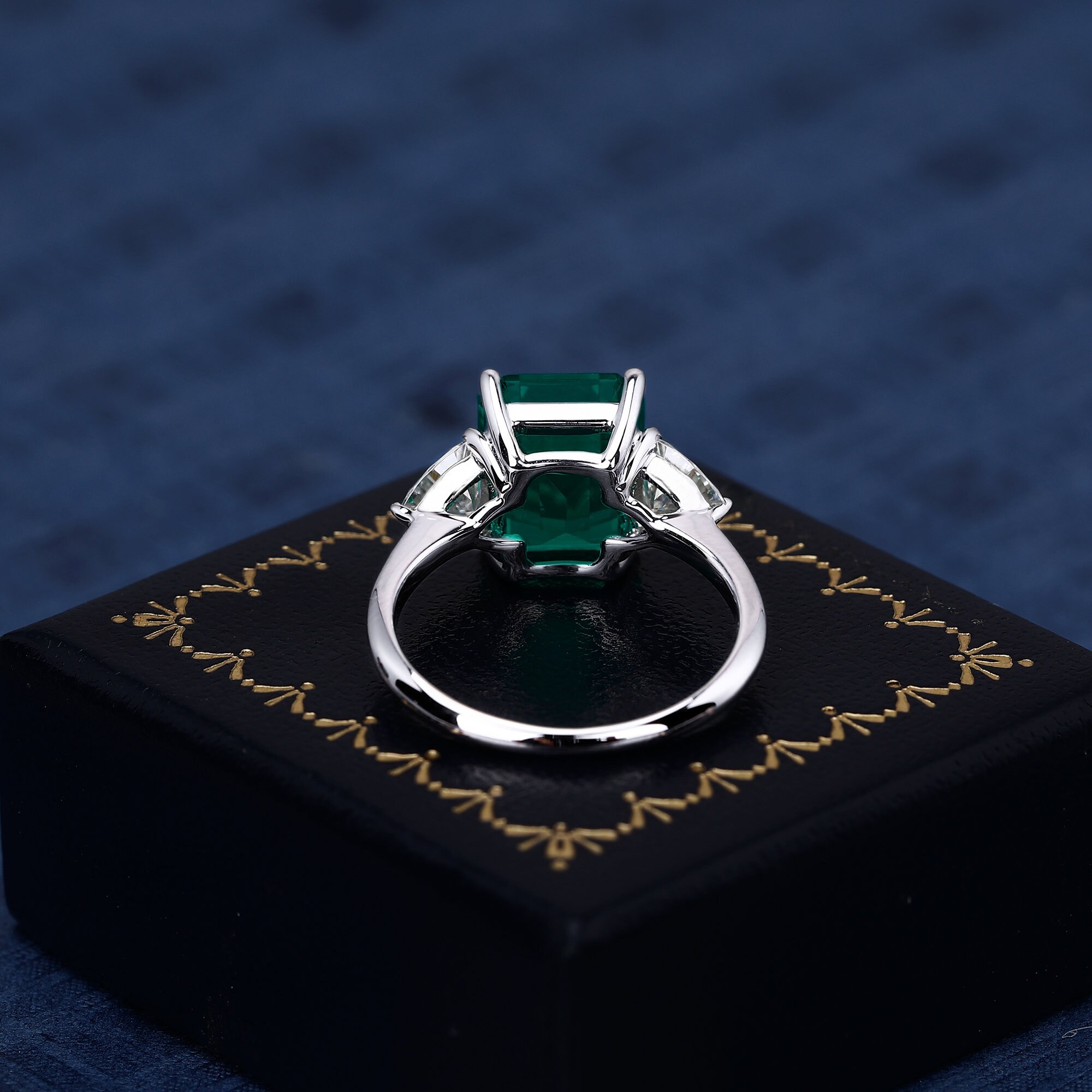 スリーストーンリング エメラルドカット ラボ製エメラルド 925