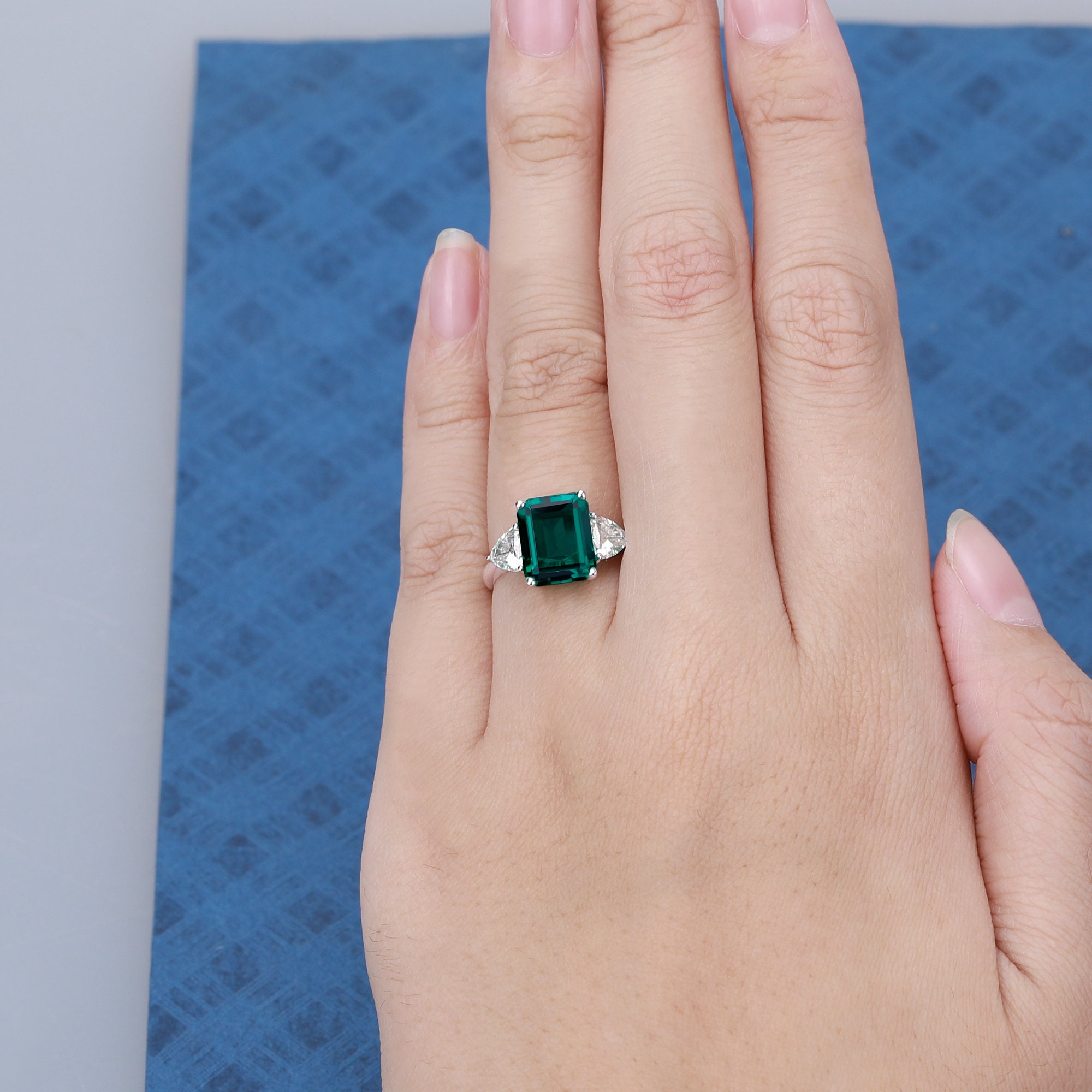 エメラルドリング 3ストーンデザイン スリーストーンリング エメラルドカット ラボ製エメラルド 925