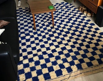 Tapis berbère marocain fait main à carreaux bleus et blancs en laine Beni ouarin !