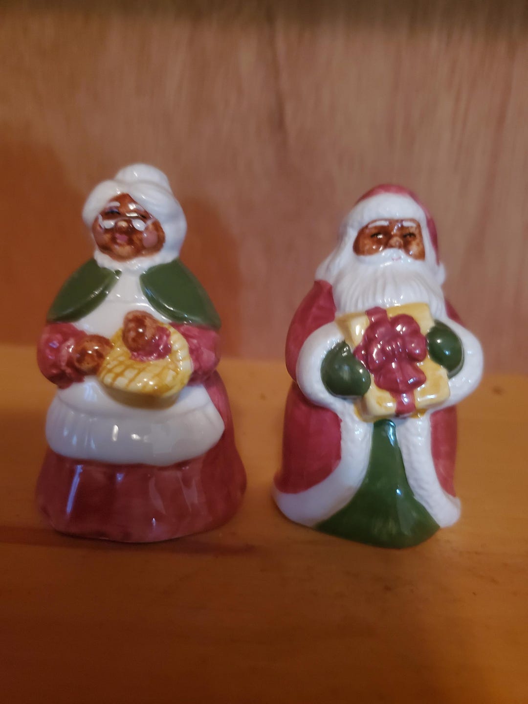 Santa And Mrs Claus Salt And Pepper Shakers