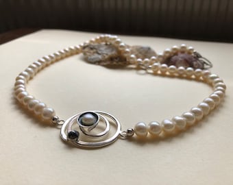 *Handgefertigte Süßwasser-Perlen-Halskette mit Sterling Silber Spiral-Anhänger - Einzigartiger handgefertigter Schmuck