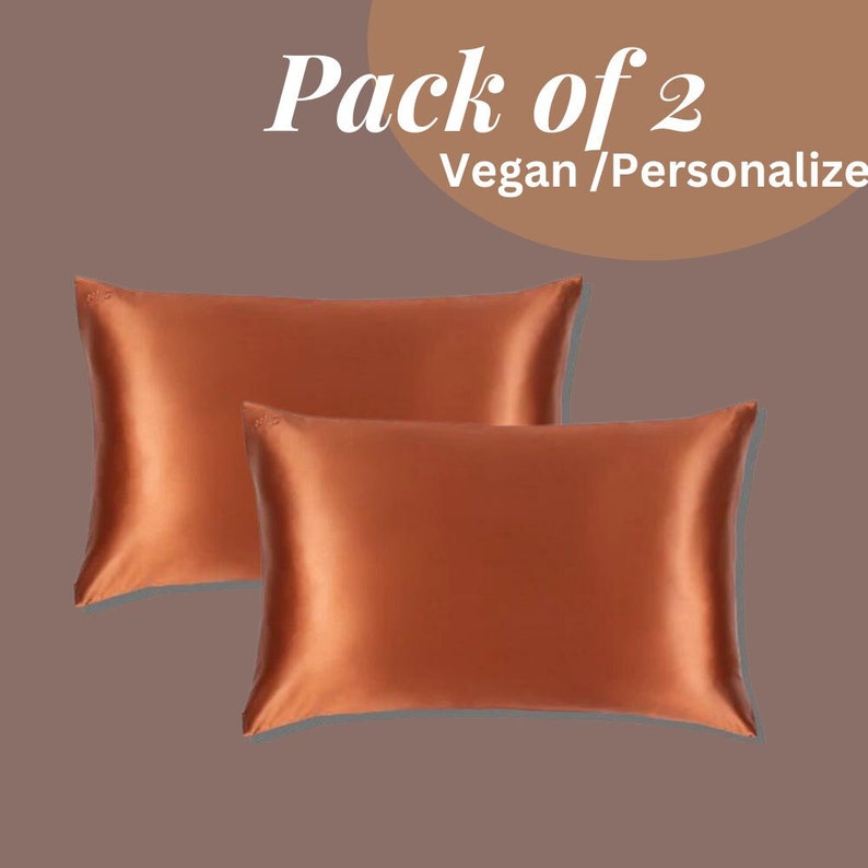 Puede incluir: Dos fundas de almohada de sat&eacute;n color &oacute;xido. Pack de 2. Vegano/Personalizar.