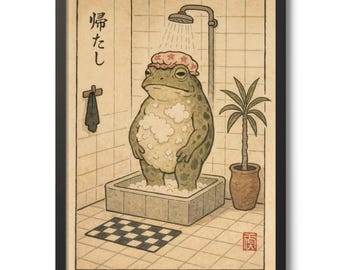 Può includere: Stampa artistica incorniciata con un cartone animato di una rana che fa la doccia in un bagno in stile giapponese. La rana indossa una cuffia da doccia floreale e si trova in una vasca di pietra. La stampa ha un'estetica vintage.