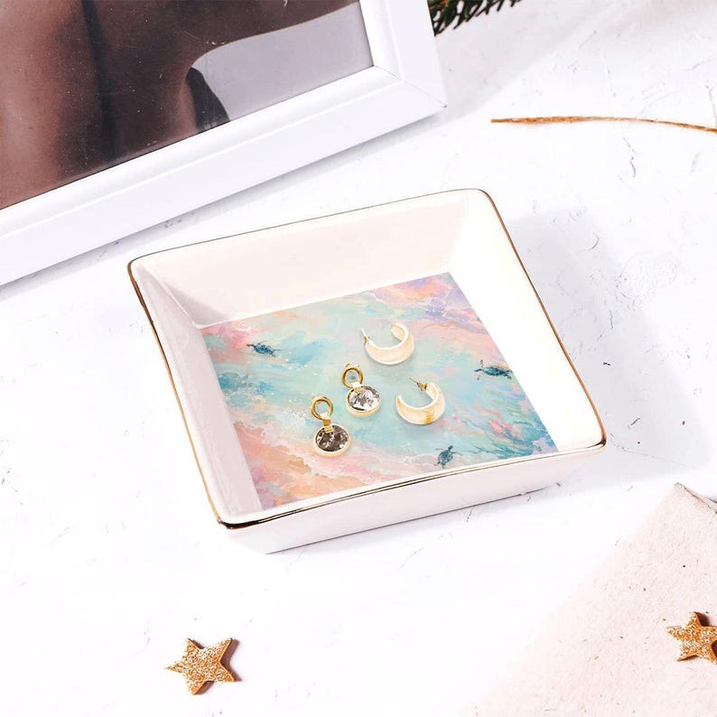 Sea Turtle Mahjong Dice Tray with Blue Dice, Gold Rim Ceramic 4x4 Tray, Ocean Dice Bowl, Coastal Mahjong Gift, Mahjong Accessory