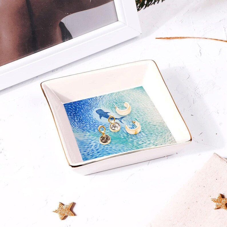 Whale Shark Mahjong Dice Tray with Blue Dice, Gold Rim Ceramic 4x4 Tray, Ocean Dice Bowl, Mahjong Gift, Coastal Mahjong Accessory