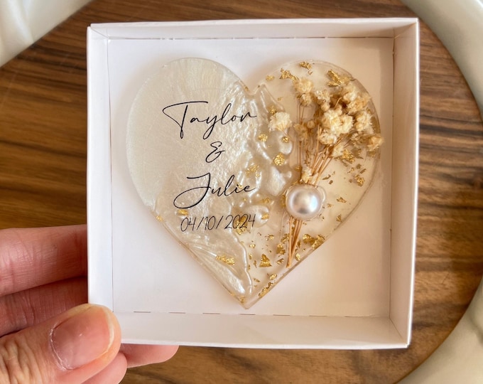 Personalized Magnet Favor, Epoxy magnet, Engagement gift, Bridal Shower Favors,Dried Flower Magnet for Guest,Wedding Gifts,Wedding Magnet