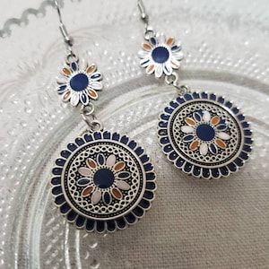 1 Pair Ethnic Style Color Long Daisy Vintage Drop Earrings for Women 2022 Palace Style Carved Metal Flower Totem Jewelry