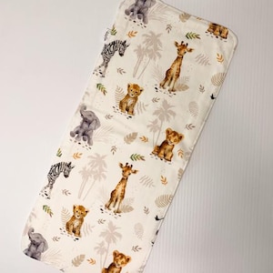 サファリ動物の赤ちゃんのげっぷ布。新生児やベビーシャワーのギフト。竹布。低刺激性。