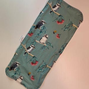バープクロス クッカバラ ブルー。ベビーバープクロス。新生児やベビーシャワーのギフト。竹布。低刺激性。