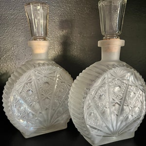 Pair of Vintage Decanters, Retro Glass Decanter, Bottle, Drinkware , Matching Bottles, Bar Cart, Decanting, Home Bar Accessories, Bar Decor