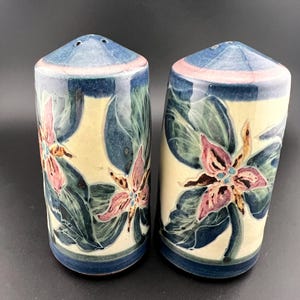 Artist Signed, Floral Salt and Pepper Shaker Set, Handpainted, Table Decor, Collectible Shakers, Iris, Vintage Kitchen Accessories