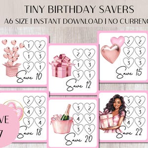 Puede incluir: Tarjetas de ahorro de cumpleaños rosas y blancas. Cada tarjeta presenta una cuadrícula en forma de corazón con números e ilustraciones de regalos, globos y champán. Las tarjetas están etiquetadas con cantidades de ahorro, como "Save 10" y "Save 22".