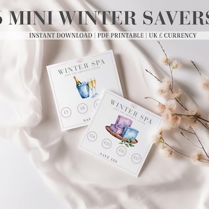 Peut inclure: Deux cartes carrées blanches imprimables intitulées 6 MINI WINTER SAVERS. L'une présente une illustration à l'aquarelle de champagne dans un seau avec des cercles marqués £5 et £8. L'autre montre des savons violets et bleus avec £14, £23, £16 et £27.