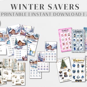 Könnte beinhalten: Eine Sammlung von A6 PDF-druckbaren Winter-Spar-Trackern mit Illustrationen von verschneiten Hütten, Weihnachtsbäumen und festlichen Symbolen. Jede Karte enthält Texte wie Winter Spa Saver, 12 Days of Christmas und My Merry Christmas mit ausgewiesenen Geldbeträgen.