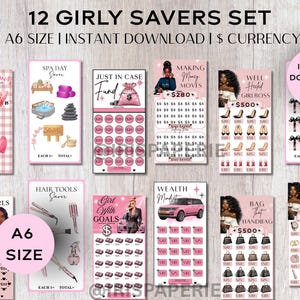 Könnte beinhalten: Ein Set aus 12 A6-Spar-Challenge-Trackern in Rosa und Weiß mit Illustrationen von Wassermelonen, Spa-Artikeln, Handtaschen, Autos und Haarstyling-Geräten. Jede Karte enthält Dollarzeichen und vorgesehene Felder zur Dokumentation der Ersparnisse.
