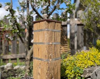 Handgefertigte Gartenleuchte aus Holz