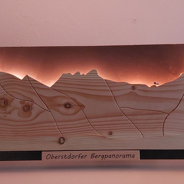 Beleuchtetes Wandbild aus Holz mit ''Oberstdorfer Bergpanorama''