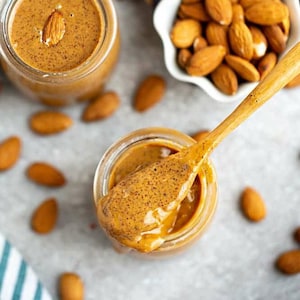 Amlou fait à la main avec des amandes、et de l’huile d’argan、sons sucre nous avons des amlou biologiques、amlou biologiques
