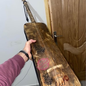 Instruments Gnaoua marocains, instruments Gnawa, musique soul Guembri basse Gnawa