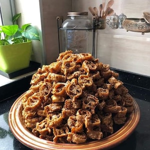 Fedex shipping,shabakia made of almonds, moroccan chebakia handmade sweets,moroccan sweets