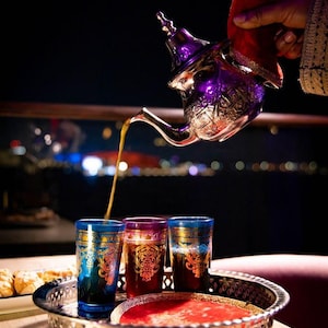 Théière marocaine en argent thé à la menthe parfaite filtre intégré authentique avec design classique gravé à la main
