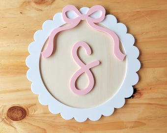 Targa personalizzata con nome per la cameretta: fiocco rosa, acrilico bianco e legno, decorazione per la cameretta della neonata
