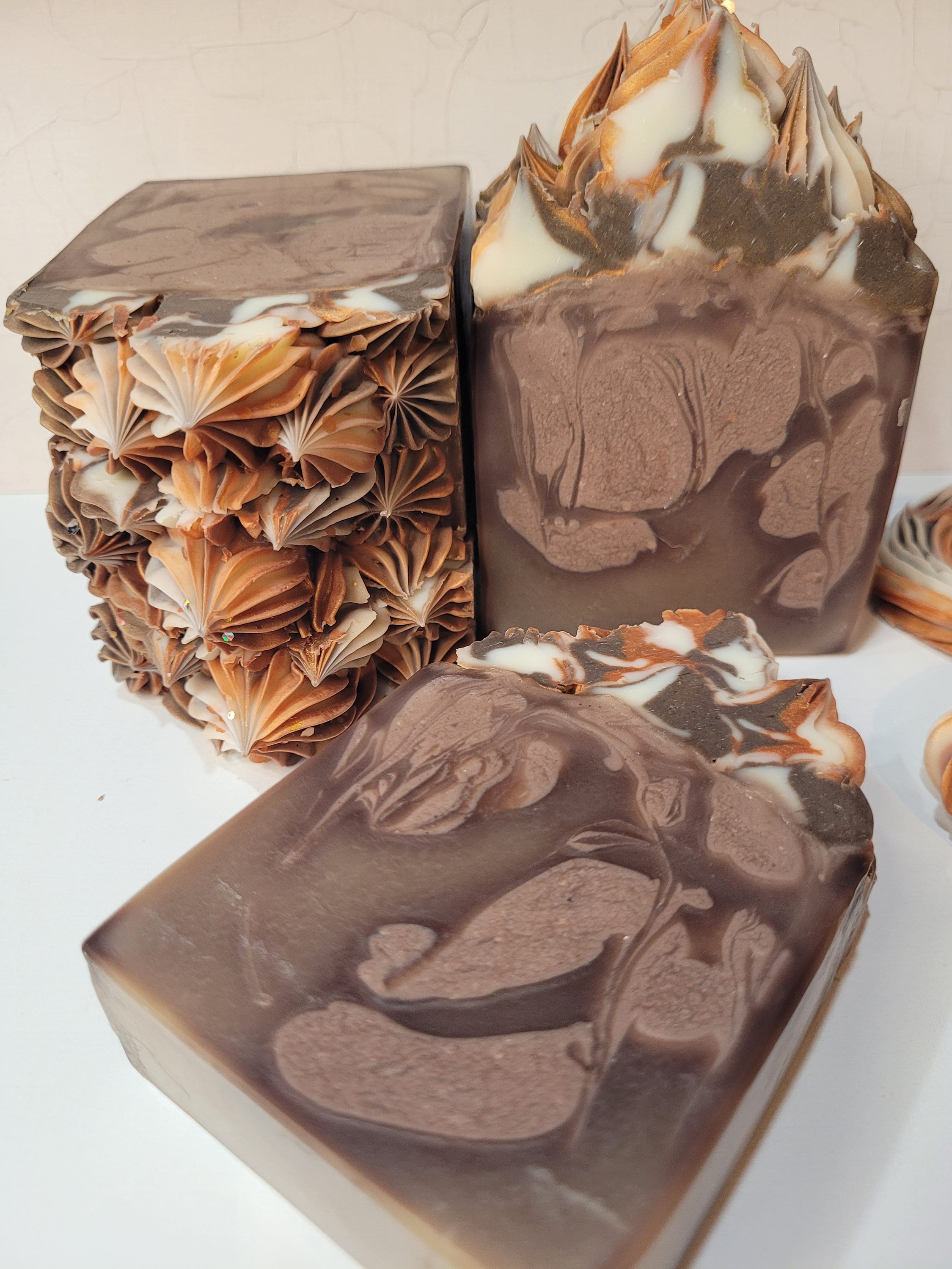 You'll love Cashmere Cocoa Butter Soap's unisex scent, blending cedarwood,  cocoa butter, and musk. Perfect gift for fall and holidays.